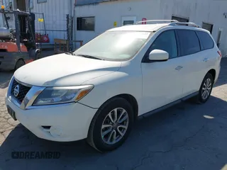 2016 Nissan Pathfinder SV with VIN 5N1AR2MN0GC640306, listed as a IAAI auction lot 41695227 with 175,884 mi miles. Bid and sale history available at carsss.com. Image 2.