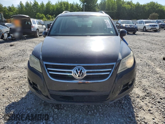 2010 Volkswagen Tiguan Wolfsburg Edition z VIN WVGAV7AX2AW527803, wystawiony jako Copart lot #55920475 z przebiegiem 107 682 mil mil oraz Szkoda całkowita • Salvage title. Historia ofert i sprzedaży dostępna na DreamBid. Obrazek 5.