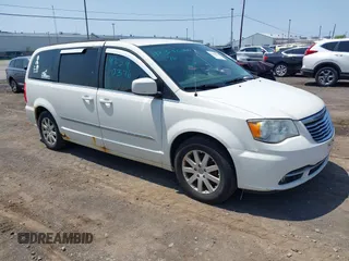 2012 Chrysler Town & Country Touring z VIN 2C4RC1BG8CR412174, wystawiony jako IAAI lot #42390376 z przebiegiem 242 695 mil mil oraz . Historia ofert i sprzedaży dostępna na DreamBid. Obrazek 1.