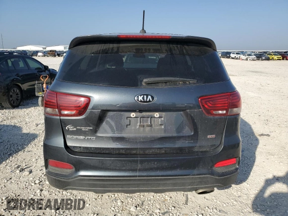 2020 Kia Sorento LX z VIN 5XYPG4A35LG671902, wystawiony jako Copart lot #49855845 z przebiegiem 94 537 mil mil oraz Czysty tytuł • Clean title. Historia ofert i sprzedaży dostępna na DreamBid. Obrazek 6.