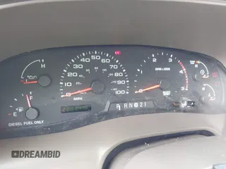 2002 Ford Excursion XLT z VIN 1FMSU41F12EB48358, wystawiony jako IAAI lot #42393292 z przebiegiem 200 377 mil mil oraz . Historia ofert i sprzedaży dostępna na DreamBid. Obrazek 7.