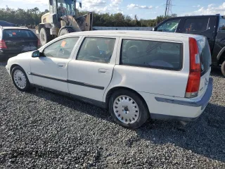 2001 Volvo V70 with VIN YV1SW58D311007249, listed as a Copart auction lot 77267834 with 0 mi miles and Salvage Title. Bid and sale history available at carsss.com. Image 2.