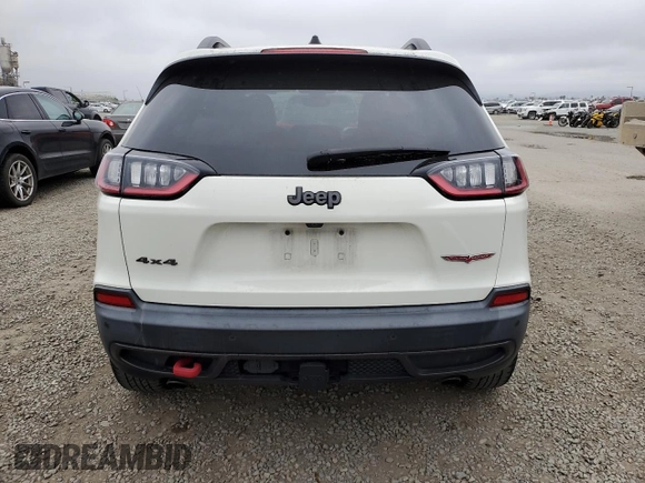 2019 Jeep Cherokee Trailhawk z VIN 1C4PJMBX0KD127324, wystawiony jako Copart lot #50821445 z przebiegiem 88 604 mil mil oraz Szkoda całkowita • Salvage title. Historia ofert i sprzedaży dostępna na DreamBid. Obrazek 6.