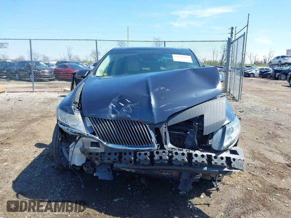 2014 Lincoln MKT EcoBoost z VIN 2LMHJ5ATXEBL57360, wystawiony jako IAAI lot #41976182 z przebiegiem 126 676 mil mil oraz . Historia ofert i sprzedaży dostępna na DreamBid. Obrazek 13.