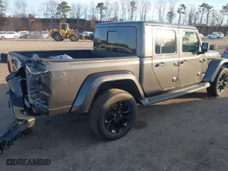2021 Jeep Gladiator Overland with VIN 1C6HJTFG3ML565828, listed as a IAAI auction lot 41592507 with 43,607 mi miles. Bid and sale history available at carsss.com. Image 4.