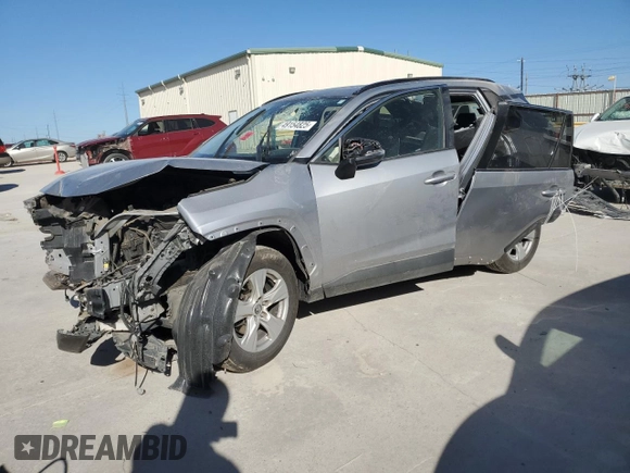 2019 Toyota RAV4 XLE with VIN JTMW1RFV5KD003972, listed as a Copart auction lot 49154825 with 0 mi miles and Salvage Title. Bid and sale history available at carsss.com. Image 1.