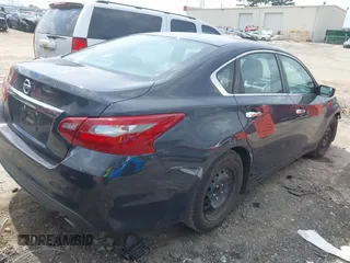 2018 Nissan Altima SV with VIN 1N4AL3AP9JC180626, listed as a IAAI auction lot 41738855 with 107,732 mi miles and . Bid and sale history available at carsss.com. Image 4.