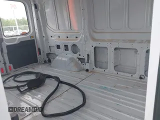 2016 Ford Transit Cargo z VIN 1FTYR1CM0GKA79178, wystawiony jako IAAI lot #42162617 z przebiegiem 227 431 mil mil oraz . Historia ofert i sprzedaży dostępna na DreamBid. Obrazek 8.