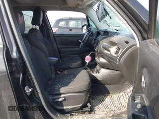 2016 Jeep Renegade Latitude with VIN ZACCJBBT9GPE04223, listed as a IAAI auction lot 41782702 with 82,789 mi miles. Bid and sale history available at carsss.com. Image 5.