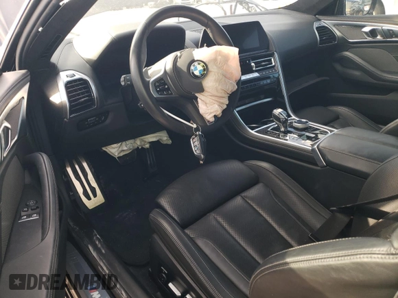 2022 BMW 8 Series M850i xDrive z VIN WBABC4C01NCJ64525, wystawiony jako Copart lot #83996594 z przebiegiem Nie podano mil oraz Szkoda całkowita • Salvage title. Historia ofert i sprzedaży dostępna na DreamBid. Obrazek 8.