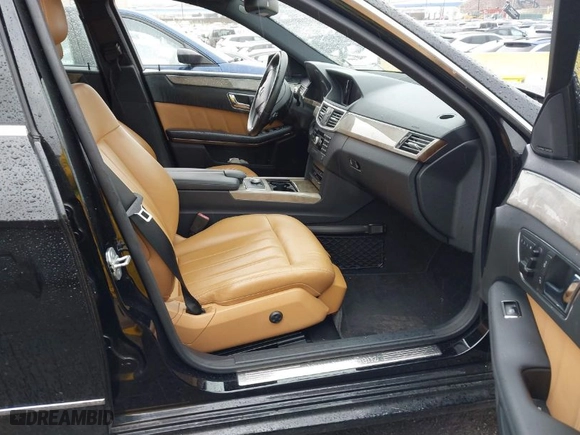 2010 Mercedes-Benz E-Class E 350 Luxury with VIN WDDHF8HB0AA176067, listed as a IAAI auction lot 41997712 with 151,662 mi miles. Bid and sale history available at carsss.com. Image 5.