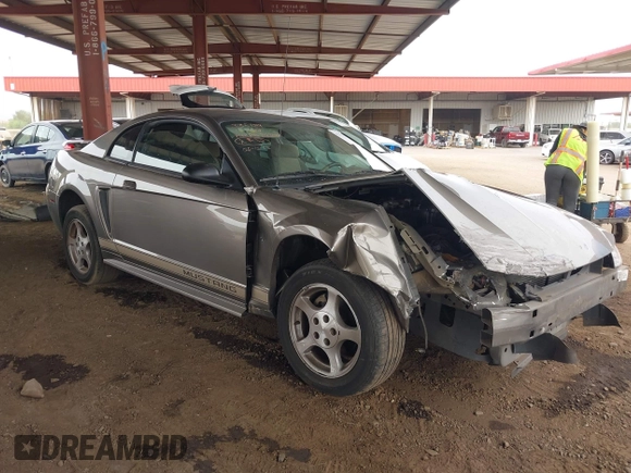 2002 Ford Mustang Standard z VIN 1FAFP40482F157569, wystawiony jako IAAI lot #42372535 z przebiegiem 76 944 mil mil oraz . Historia ofert i sprzedaży dostępna na DreamBid. Obrazek 1.