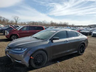 2015 Chrysler 200 C z VIN 1C3CCCEG7FN557063, wystawiony jako Copart lot #50278025 z przebiegiem 146 749 mil mil oraz Szkody całkowita. Historia ofert i sprzedaży dostępna na DreamBid. Obrazek 1.