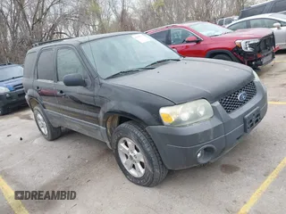 2006 Ford Escape XLT with VIN 1FMYU93126KA06942, listed as a IAAI auction lot 41851023 with 151,695 mi miles. Bid and sale history available at carsss.com. Image 1.