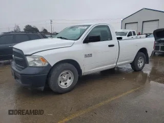 2018 Ram 1500 Tradesman z VIN 3C6JR6DG6JG140045, wystawiony jako Copart lot #43058745 z przebiegiem 52 962 mil mil oraz Szkoda całkowita • Salvage title. Historia ofert i sprzedaży dostępna na DreamBid. Obrazek 1.