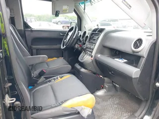 2003 Honda Element EX z VIN 5J6YH28543L017257, wystawiony jako IAAI lot #42391189 z przebiegiem 142 104 mil mil oraz . Historia ofert i sprzedaży dostępna na DreamBid. Obrazek 5.