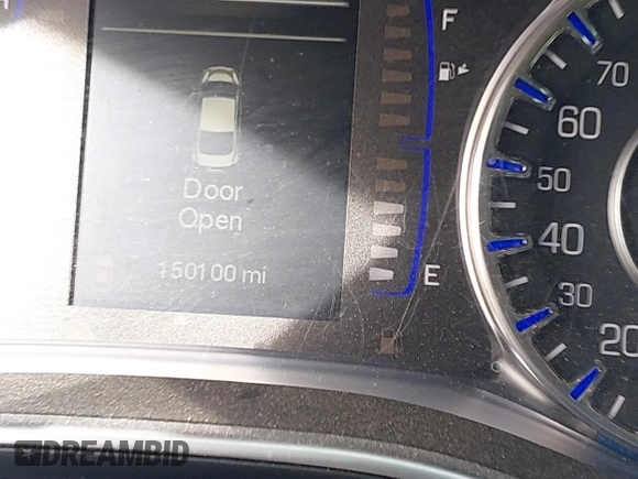 2015 Chrysler 200 Limited with VIN 1C3CCCAB0FN526585, listed as a IAAI auction lot 41558501 with 150,100 mi miles. Bid and sale history available at carsss.com. Image 14.
