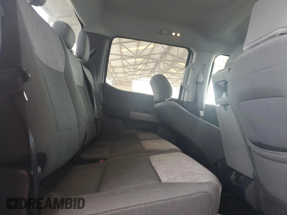 2023 Ford F-150 XL z VIN 1FTEW1C8XPKD33994, wystawiony jako Copart lot #63326315 z przebiegiem 55 593 mil mil oraz Szkoda całkowita • Salvage title. Historia ofert i sprzedaży dostępna na DreamBid. Obrazek 10.