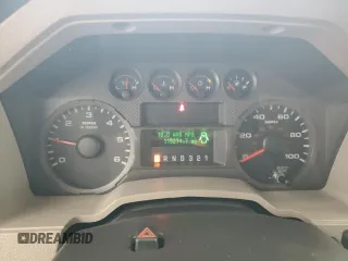 2010 Ford F-250 XL z VIN 1FTSX2B50AEB18045, wystawiony jako Copart lot #54476525 z przebiegiem 115 271 mil mil oraz Szkody całkowita. Historia ofert i sprzedaży dostępna na DreamBid. Obrazek 9.