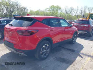 2023 Chevrolet Blazer LT z VIN 3GNKBCR44PS168938, wystawiony jako IAAI lot #42014810 z przebiegiem 59 931 mil mil oraz . Historia ofert i sprzedaży dostępna na DreamBid. Obrazek 4.