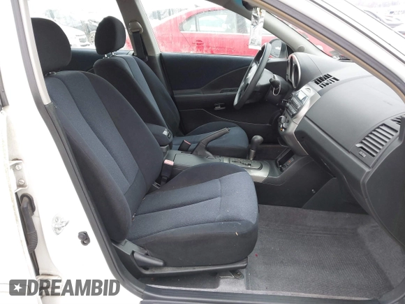 2004 Nissan Altima S with VIN 1N4AL11D64C137926, listed as a IAAI auction lot 41571445 with 124,147 mi miles. Bid and sale history available at carsss.com. Image 5.