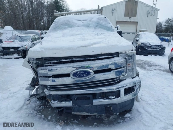2017 Ford Super Duty F-250 SRW Lariat with VIN 1FT7W2BT0HEC93199, listed as a IAAI auction lot 41572251 with 157,935 mi miles. Bid and sale history available at carsss.com. Image 12.