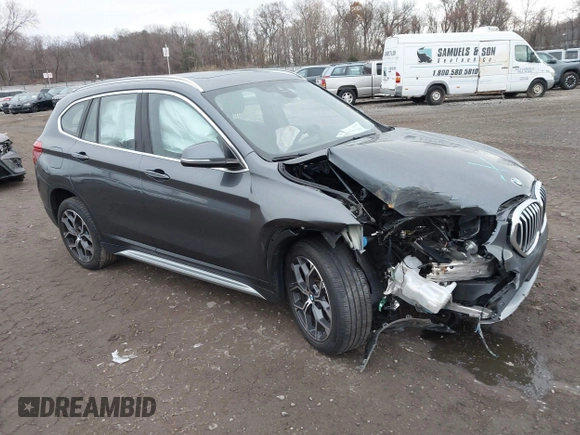 2021 BMW X1 xDrive28i with VIN WBXJG9C06M5S05303, listed as a IAAI auction lot 41060130 with 29,644 mi miles. Bid and sale history available at carsss.com. Image 1.