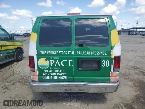 2012 Ford Econoline Passenger XL z VIN 1FBNE3BL1CDA15916, wystawiony jako Copart lot #51863495 z przebiegiem 281 831 mil mil oraz Czysty tytuł • Clean title. Historia ofert i sprzedaży dostępna na DreamBid. Obrazek 6.