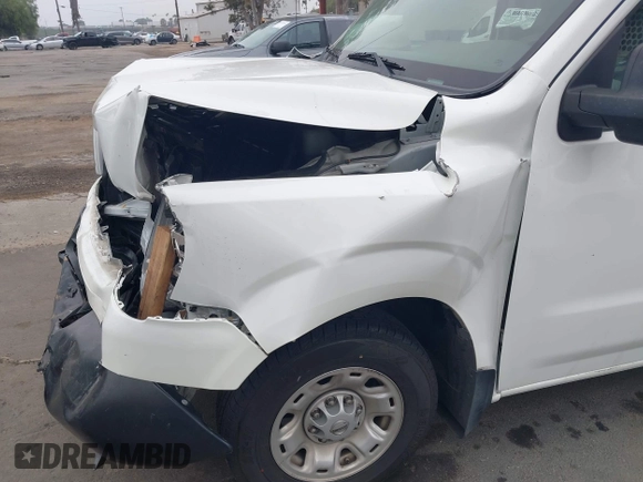 2021 Nissan NV Cargo SV z VIN 1N6BF0KYXMN805682, wystawiony jako IAAI lot #42152216 z przebiegiem 82 671 mil mil oraz . Historia ofert i sprzedaży dostępna na DreamBid. Obrazek 6.