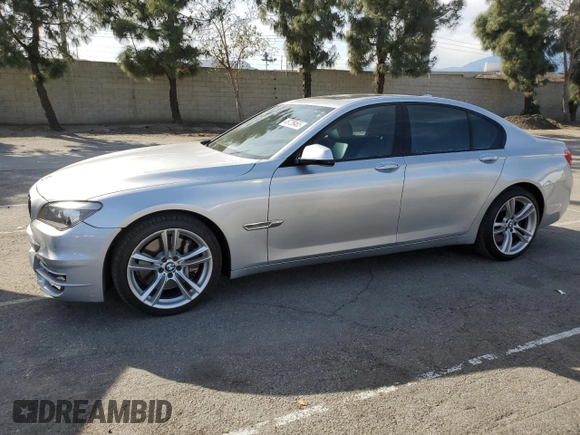 2012 BMW 7 Series 750i z VIN WBAKA8C50CDS99866, wystawiony jako Copart lot #48728465 z przebiegiem 129 547 mil mil oraz Szkoda całkowita • Salvage title. Historia ofert i sprzedaży dostępna na DreamBid. Obrazek 1.