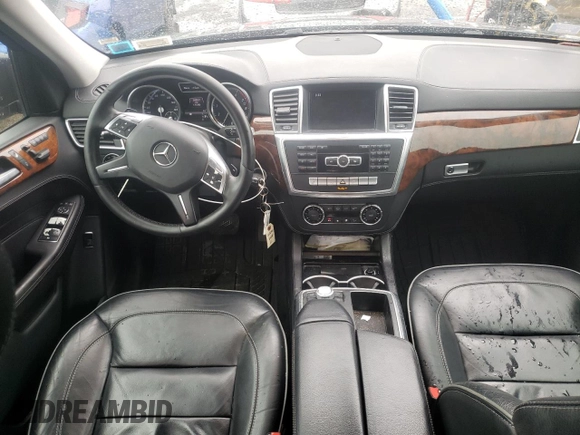 2013 Mercedes-Benz M 550 z VIN 4JGDA7DBXDA151247, wystawiony jako Copart lot #54742695 z przebiegiem 131 205 mil mil oraz Szkoda całkowita • Salvage title. Historia ofert i sprzedaży dostępna na DreamBid. Obrazek 8.