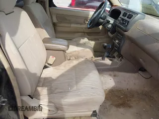 2000 Nissan Frontier XE z VIN 1N6ED27Y3YC413619, wystawiony jako IAAI lot #42468394 z przebiegiem 272 116 mil mil oraz . Historia ofert i sprzedaży dostępna na DreamBid. Obrazek 5.