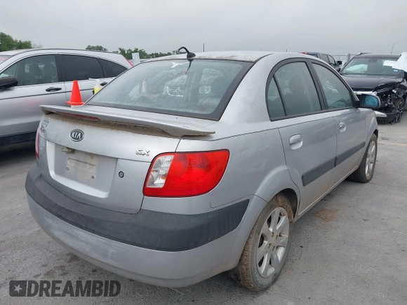 2007 Kia Rio LX with VIN KNADE123476286326, listed as a IAAI auction lot 42106275 with 183,042 mi miles. Bid and sale history available at carsss.com. Image 4.
