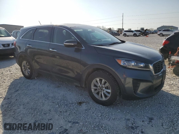 2020 Kia Sorento LX z VIN 5XYPG4A35LG671902, wystawiony jako Copart lot #49855845 z przebiegiem 94 537 mil mil oraz Czysty tytuł • Clean title. Historia ofert i sprzedaży dostępna na DreamBid. Obrazek 4.