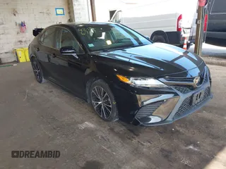 2018 Toyota Camry LE z VIN 4T1B11HKXJU664734, wystawiony jako IAAI lot #42136707 z przebiegiem 98 600 mil mil oraz . Historia ofert i sprzedaży dostępna na DreamBid. Obrazek 1.