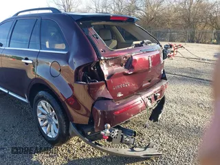 2011 Lincoln MKX z VIN 2LMDJ8JK6BBJ06452, wystawiony jako IAAI lot #41204256 z przebiegiem 129 177 mil mil oraz . Historia ofert i sprzedaży dostępna na DreamBid. Obrazek 18.