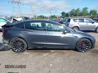 2023 Tesla Model 3 Performance z VIN 5YJ3E1ECXPF482320, wystawiony jako IAAI lot #42289417 z przebiegiem 31 296 mil mil oraz . Historia ofert i sprzedaży dostępna na DreamBid. Obrazek 14.