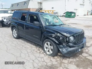 2014 Jeep Patriot Latitude z VIN 1C4NJPFA8ED881302, wystawiony jako IAAI lot #42594672 z przebiegiem 116 113 mil mil oraz . Historia ofert i sprzedaży dostępna na DreamBid. Obrazek 1.