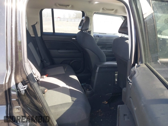 2009 Jeep Patriot Sport z VIN 1J4FF28B19D237025, wystawiony jako IAAI lot #41828514 z przebiegiem 141 410 mil mil oraz . Historia ofert i sprzedaży dostępna na DreamBid. Obrazek 8.
