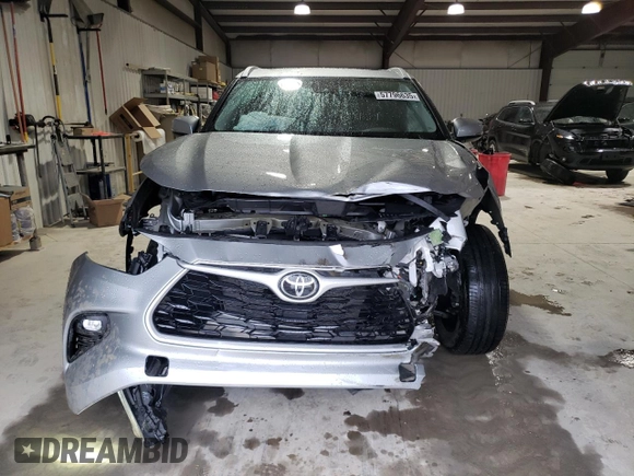 2022 Toyota Highlander XLE with VIN 5TDGZRBH6NS163543, listed as a Copart auction lot 57796635 with 26,011 mi miles and Salvage title. Bid and sale history available at DreamBid. Image 5.