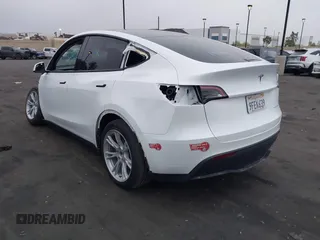2023 Tesla Model Y Long Range z VIN 7SAYGDEE5PA063097, wystawiony jako IAAI lot #42171871 z przebiegiem Nie podano mil oraz . Historia ofert i sprzedaży dostępna na DreamBid. Obrazek 3.