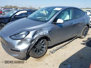 2024 Tesla Model Y Long Range with VIN 7SAYGDEE5RA290907, listed as a IAAI auction lot 41705170 with 4,099 mi miles. Bid and sale history available at carsss.com. Image 2.