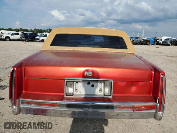 1991 Cadillac DeVille z VIN 1G6CD53B2M4335645, wystawiony jako Copart lot #53390805 z przebiegiem 210 451 mil mil oraz Szkoda całkowita • Salvage title. Historia ofert i sprzedaży dostępna na DreamBid. Obrazek 6.