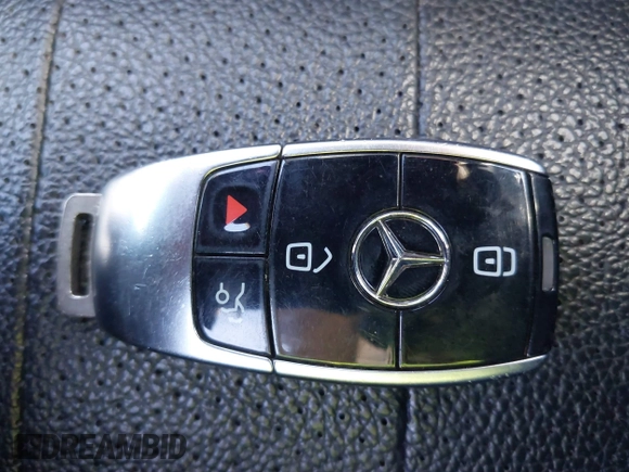 2021 Mercedes-Benz E-Class E 350 with VIN W1KZF8DB6MA946755, listed as a IAAI auction lot 41830692 with 33,841 mi miles. Bid and sale history available at carsss.com. Image 11.
