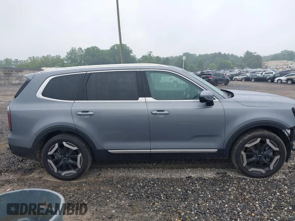 2024 Kia Telluride EX with VIN 5XYP34GC8RG493124, listed as a IAAI auction lot 42438819 with 20,320 mi miles and . Bid and sale history available at DreamBid. Image 14.