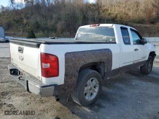 2009 Chevrolet Silverado 1500 LTZ with VIN 1GCEK39049Z136547, listed as a Copart auction lot 82596254 with 171,433 mi miles and Salvage Title. Bid and sale history available at carsss.com. Image 3.