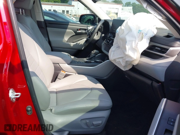 2024 Toyota Highlander LE with VIN 5TDKDRAHXRS548099, listed as a IAAI auction lot 42400552 with Not provided miles and . Bid and sale history available at DreamBid. Image 5.