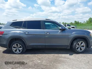 2018 Volkswagen Atlas SE с VIN 1V2CP2CA2JC593755, выставлен на аукционе IAAI как лот 42381332 с пробегом 62 664 миль миль и . История ставок и продаж доступна на DreamBid. Изображение 13.