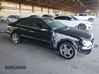 2007 Mercedes-Benz CLK 550 z VIN WDBTJ72H77F214284, wystawiony jako Copart lot #57358865 z przebiegiem 57 319 mil mil oraz Szkody całkowita. Historia ofert i sprzedaży dostępna na DreamBid. Obrazek 4.