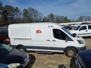 2016 Ford Transit z VIN 1FTYE2CM4GKA15873, wystawiony jako IAAI lot #41606687 z przebiegiem 351 592 mil mil oraz . Historia ofert i sprzedaży dostępna na DreamBid. Obrazek 13.